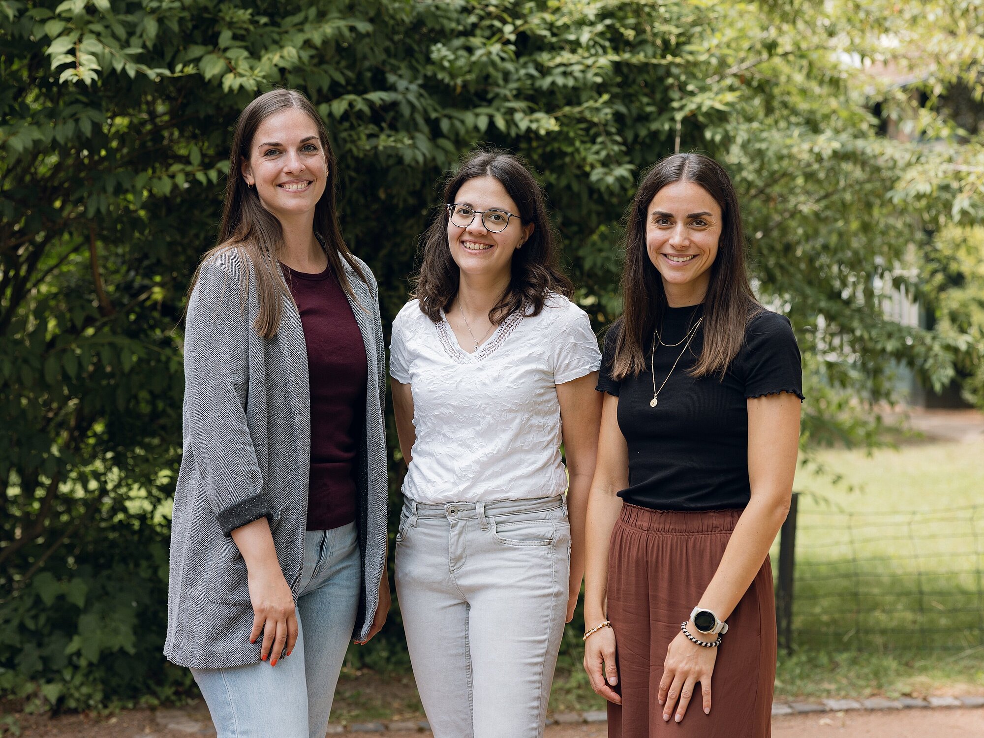 Teamfoto von links nach rechts: Anna Lauer, Franziska Zehner und Lena Wehrle, Präventionsfachkräfte der Villa Schöpflin