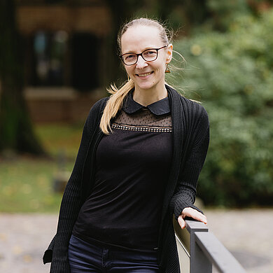 Porträtfoto von Ellen Hipp, Leiterin des HaLT Service Centers des Alkoholpräventionsprogramms HaLT – Hart am Limit der Villa Schöpflin