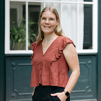 Porträtfoto von Kim Feldheim, Präventionsfachkraft der Villa Schöpflin