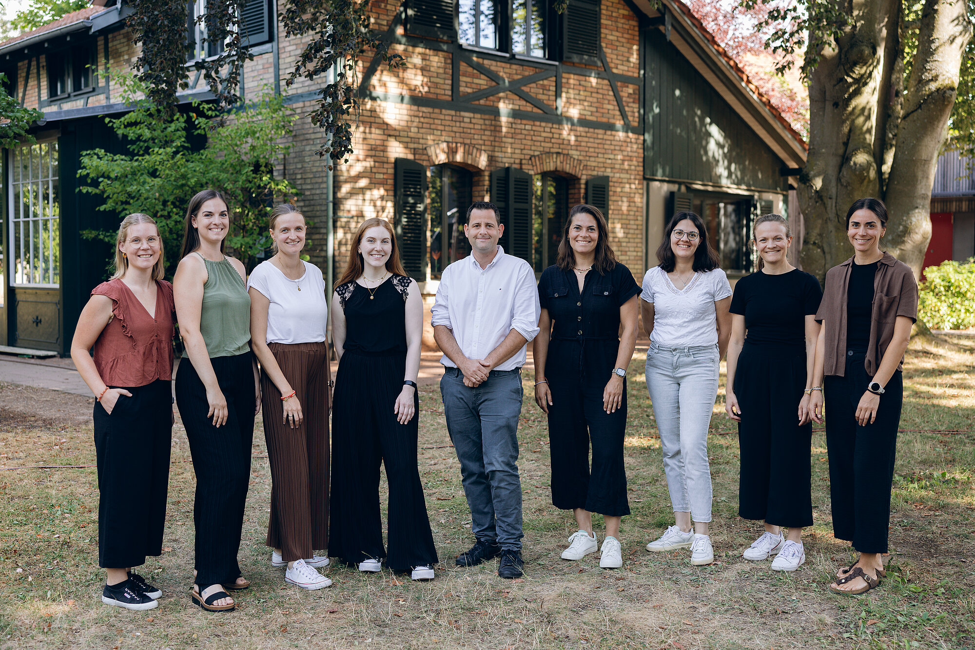 Das regionale Team der Villa Schöpflin. V. l. Kim Feldheim, Anna Lauer, Franziska Ruch, Ramona Hauger, Daniel Ott, Marie Pottstock, Franziska Zehner, Lena Butter und Lena Wehrle 