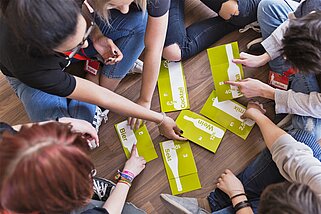 Foto einer Situation aus dem Alkoholpräventionsworkshop "Tom & Lisa" der Villa Schöpflin