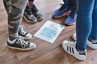 Foto einer Situation aus dem Alkoholpräventionsworkshop "Tom & Lisa" der Villa Schöpflin