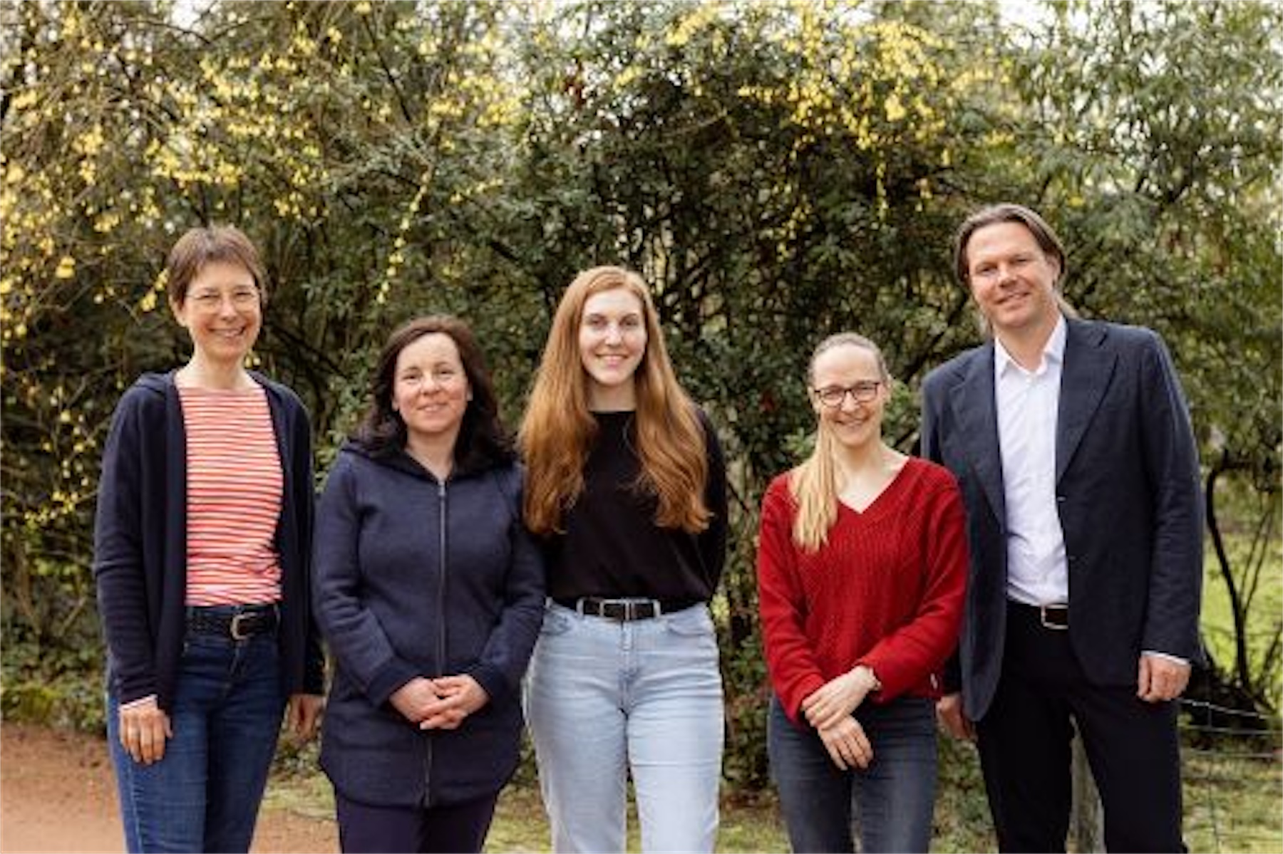 [Translate to English:] Projektmitarbeitende der Villa Schöpflin: Vanessa Höke, Birgit Knapp, Ramona Hauger, Ellen Hipp und Peter Eichin